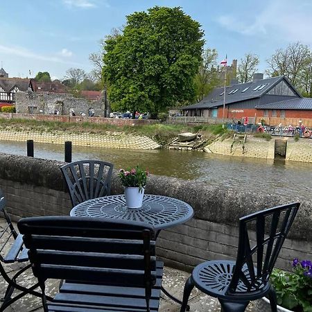 Quirky 1 Bedroom Barn On The River In Arundel Exterior photo