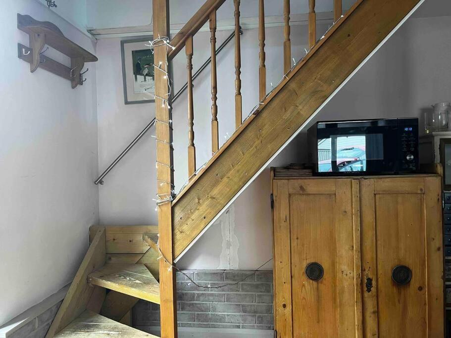 Quirky 1 Bedroom Barn On The River In Arundel Exterior photo